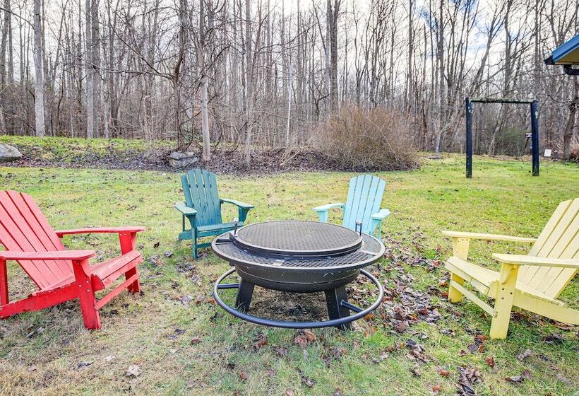 Furnished Deck: Rustic Cabin In Cosby!