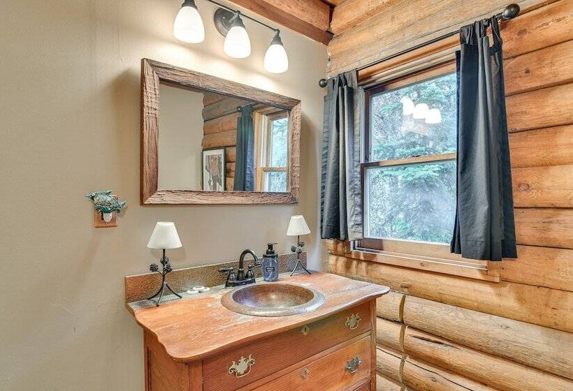 Rustic Government Camp Cabin W/ Mountain Views!