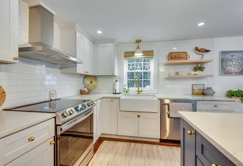 Rye Coastal Retreat W/ Deck & Outdoor Dining