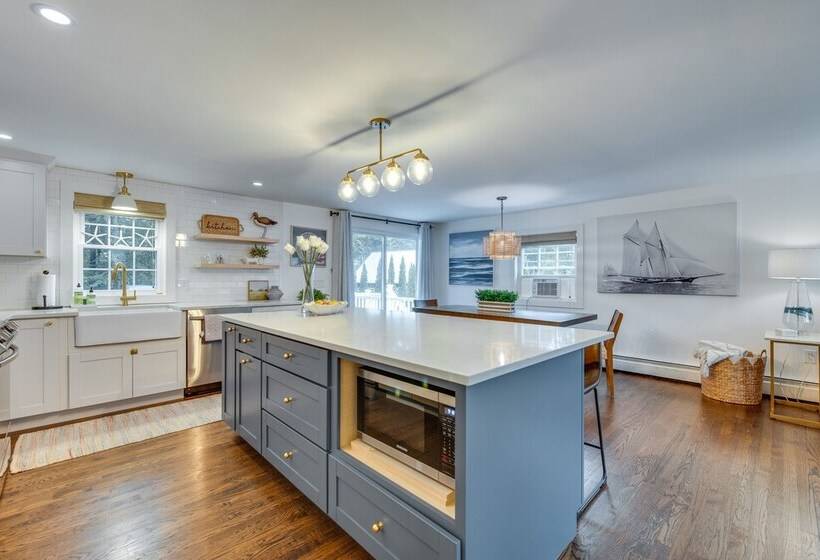 Rye Coastal Retreat W/ Deck & Outdoor Dining