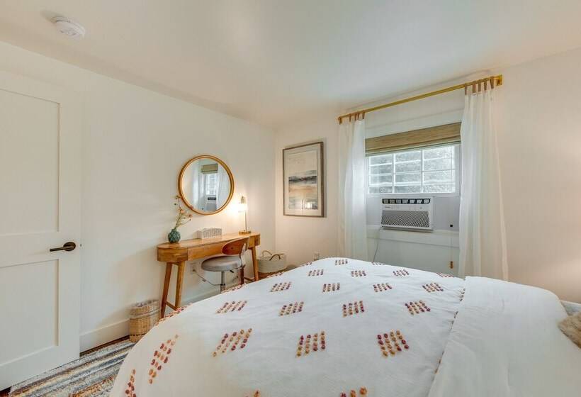 Rye Coastal Retreat W/ Deck & Outdoor Dining