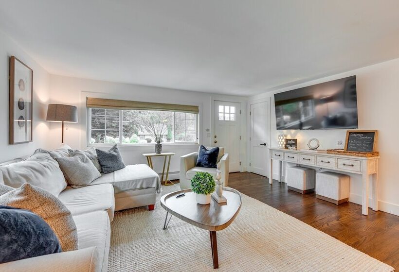 Rye Coastal Retreat W/ Deck & Outdoor Dining