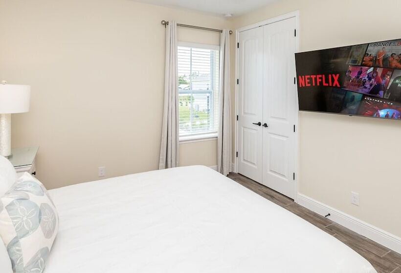 Sandy Bottoms At Margaritaville