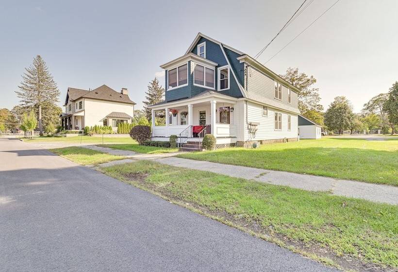 Saratoga Springs Duplex Near Saratoga Racetrack!