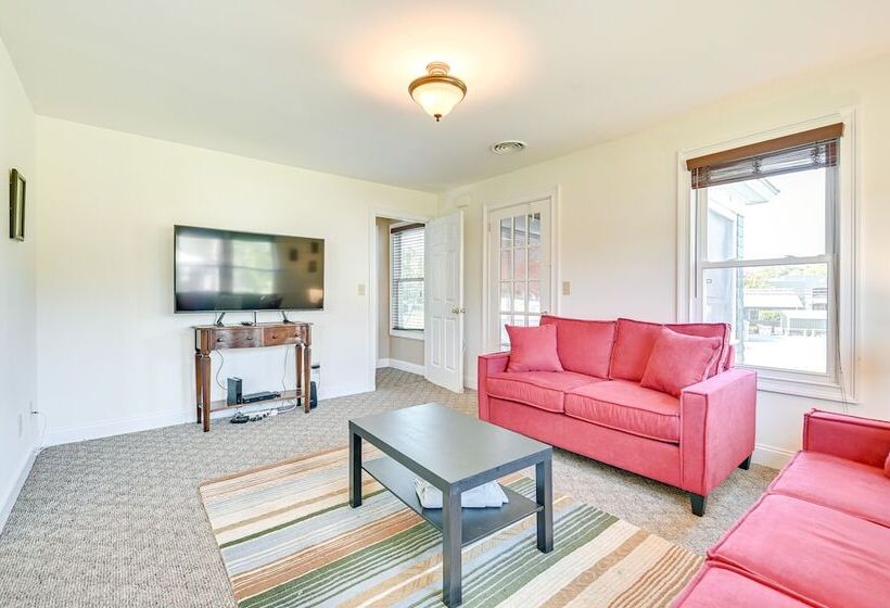 Saratoga Springs Duplex Near Saratoga Racetrack!