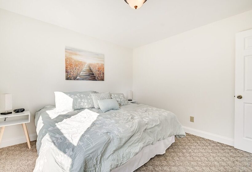 Saratoga Springs Duplex Near Saratoga Racetrack!