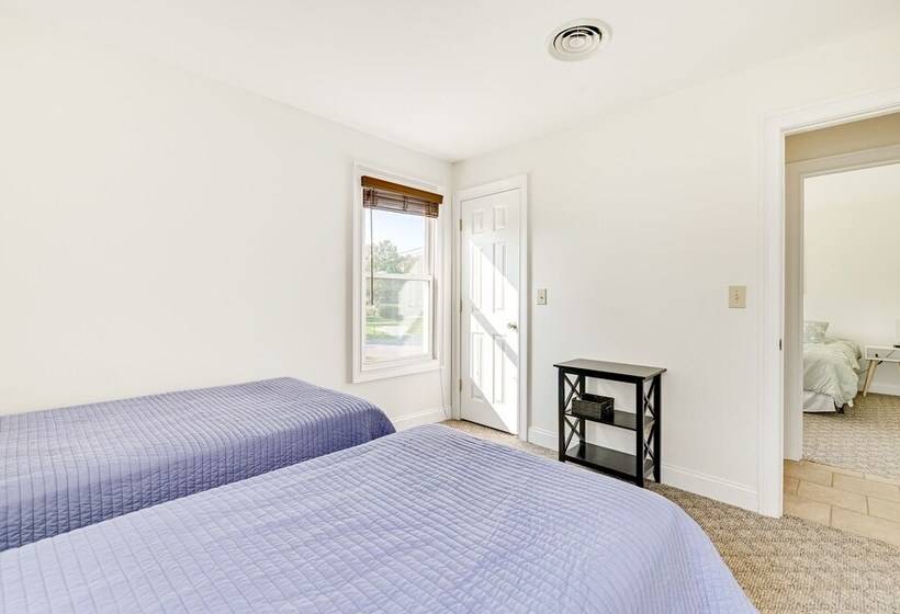 Saratoga Springs Duplex Near Saratoga Racetrack!