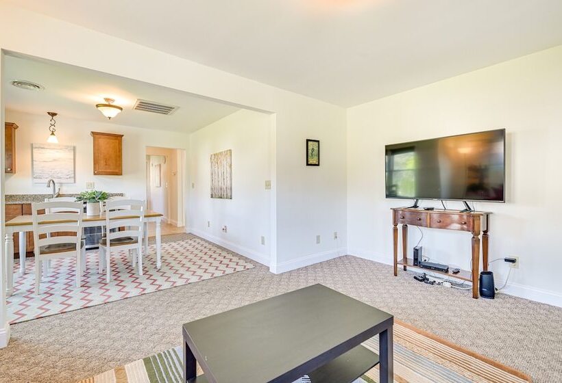 Saratoga Springs Duplex Near Saratoga Racetrack!