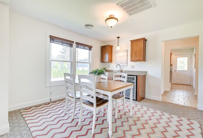 Saratoga Springs Duplex Near Saratoga Racetrack!