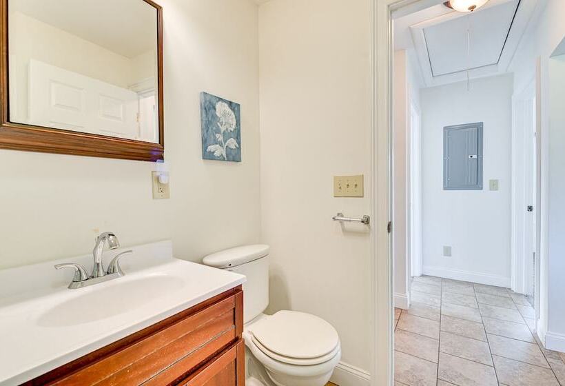 Saratoga Springs Duplex Near Saratoga Racetrack!