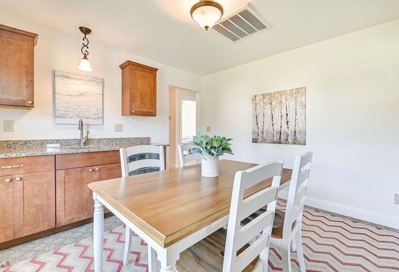 Saratoga Springs Duplex Near Saratoga Racetrack!