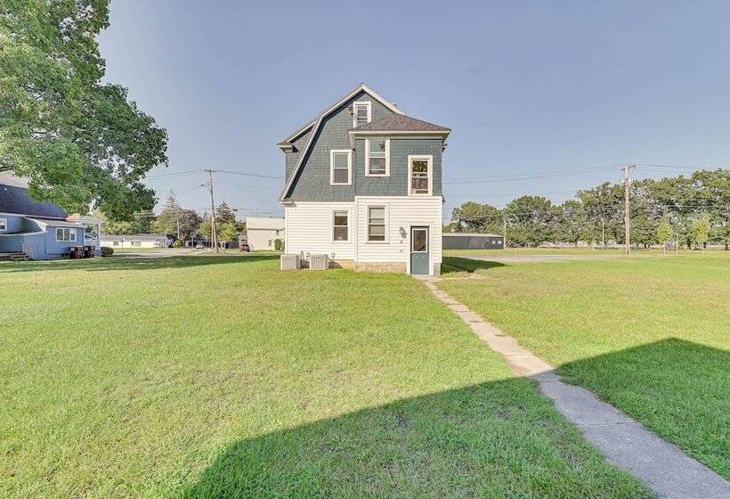 Saratoga Springs Duplex Near Saratoga Racetrack!