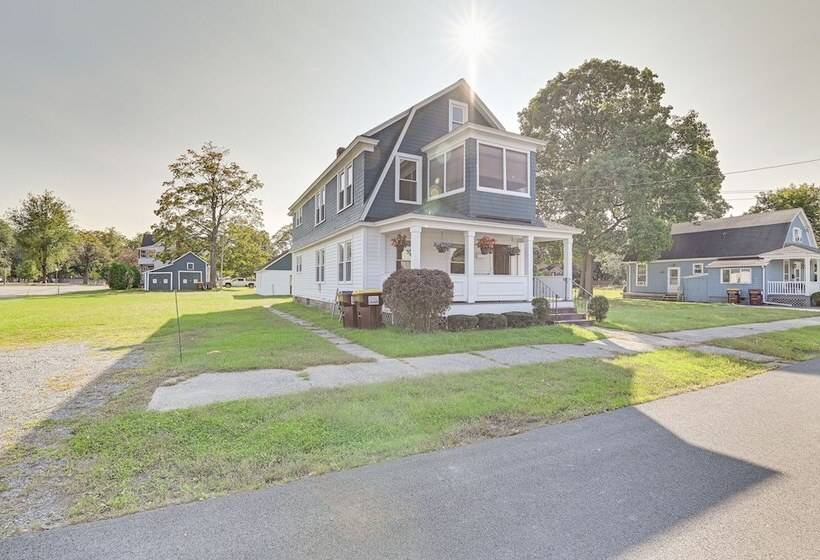 Saratoga Springs Duplex Near Saratoga Racetrack!