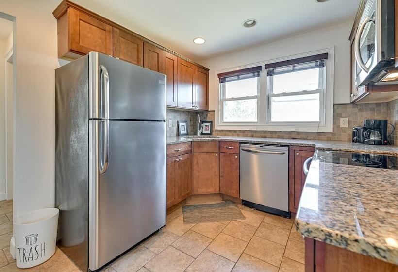 Saratoga Springs Duplex Near Saratoga Racetrack!