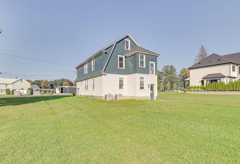 Saratoga Springs Duplex Near Saratoga Racetrack!