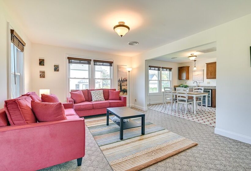 Saratoga Springs Duplex Near Saratoga Racetrack!