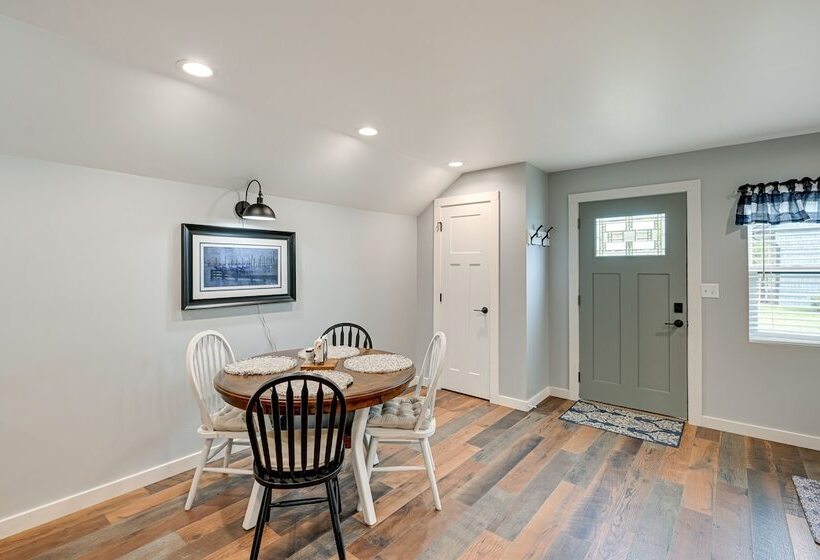 Scenic Bryson City Retreat W/ Direct Lake Access!