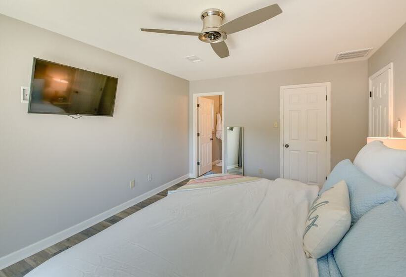 Peaceful Hot Springs Home: Deck W/ Water Views!