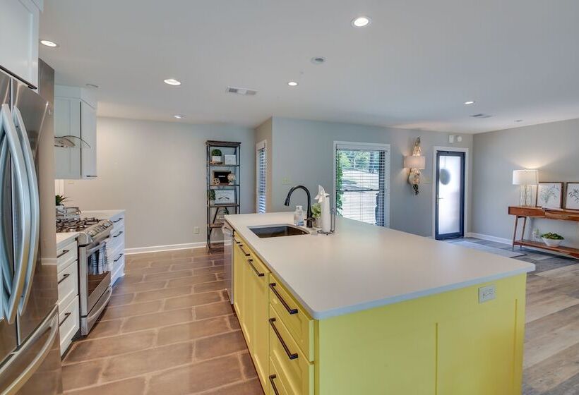 Peaceful Hot Springs Home: Deck W/ Water Views!