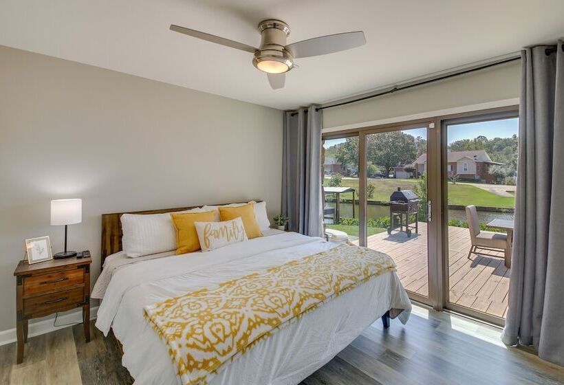 Peaceful Hot Springs Home: Deck W/ Water Views!