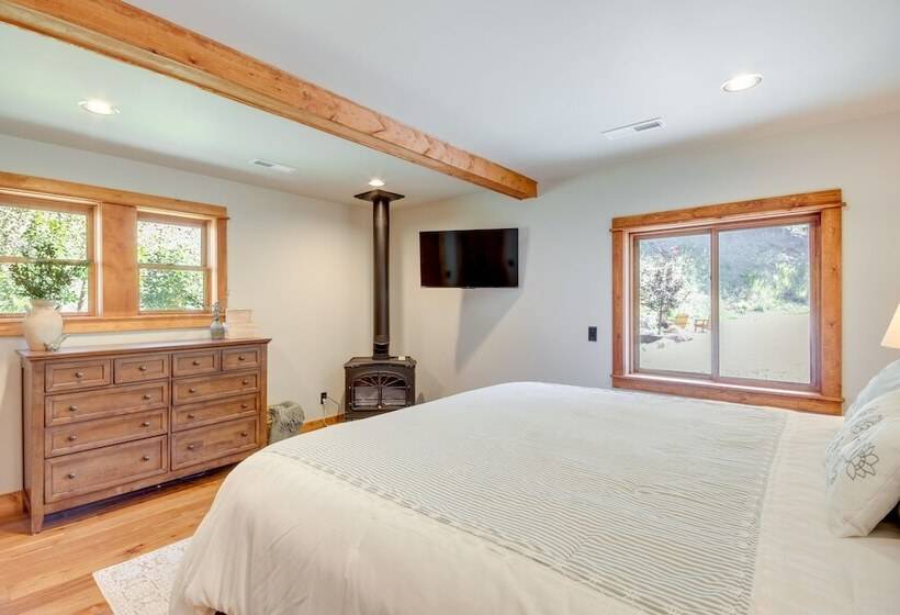 Xc Ski/snowshoe In/out: Secluded Cabin W/ Hot Tub!