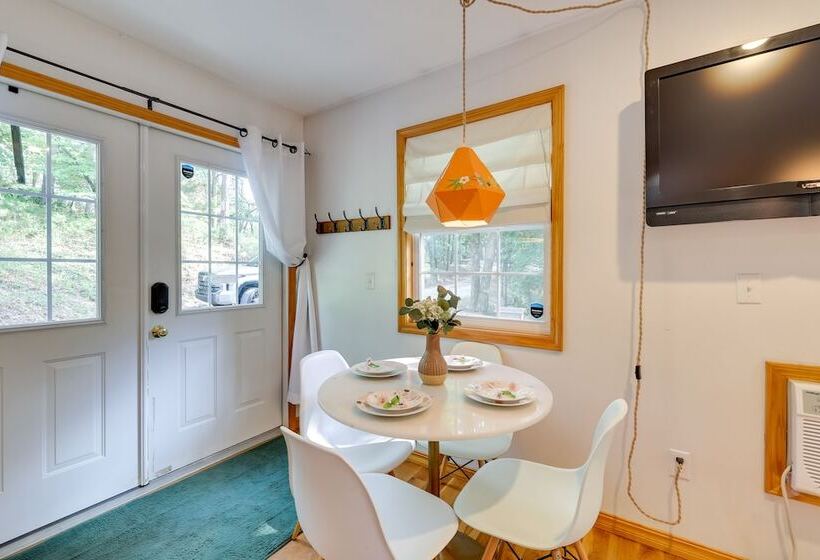 Secluded Ozark Mtn Cottage W/ Wraparound Deck