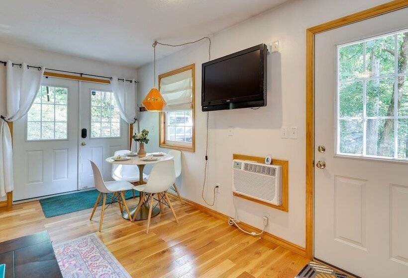 Secluded Ozark Mtn Cottage W/ Wraparound Deck