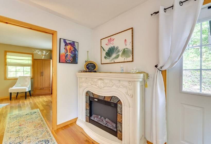 Secluded Ozark Mtn Cottage W/ Wraparound Deck