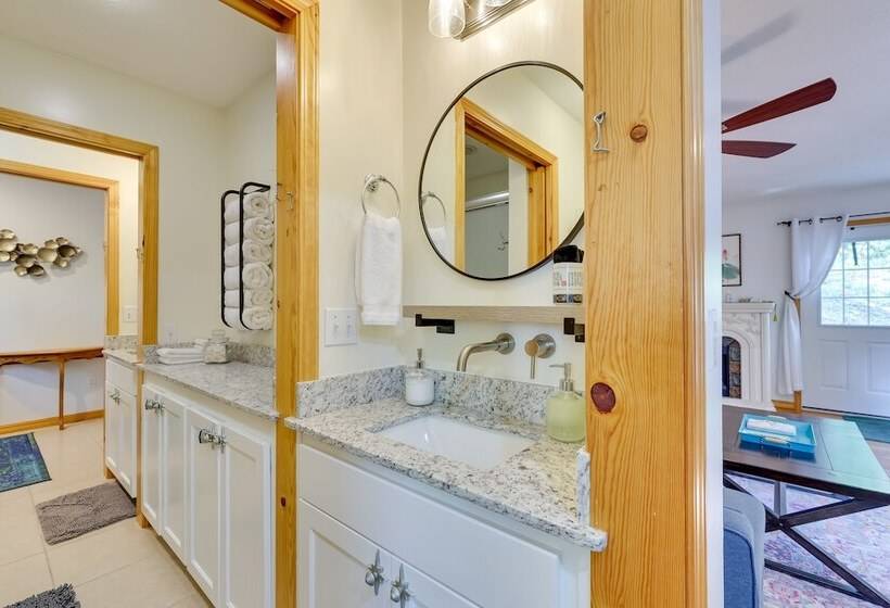 Secluded Ozark Mtn Cottage W/ Wraparound Deck