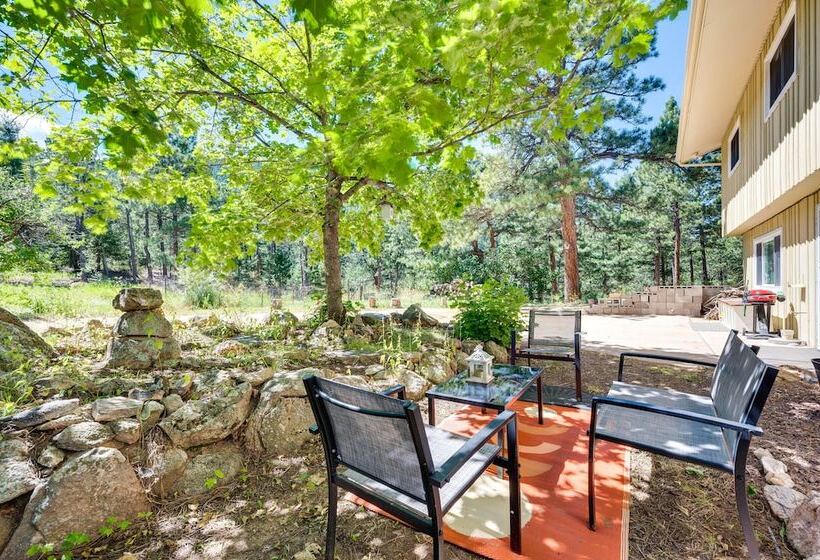 Serene Home W/ Hot Tub   6 Mi To Boulder Falls!