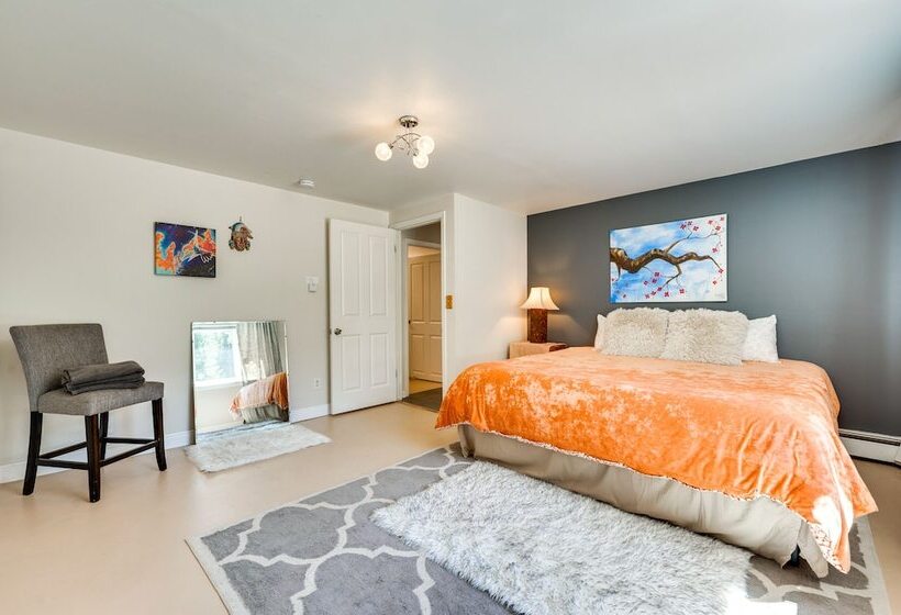 Serene Home W/ Hot Tub   6 Mi To Boulder Falls!