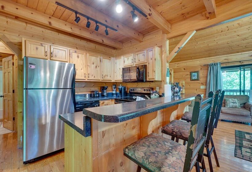 Sevierville Cabin W/ Hot Tub: 5 Mi To Pigeon Forge