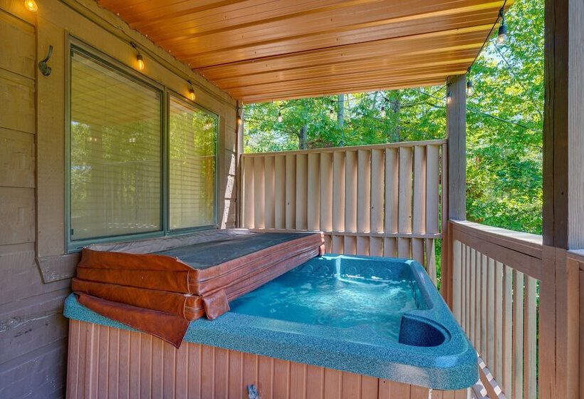 Sevierville Cabin W/ Hot Tub: 5 Mi To Pigeon Forge