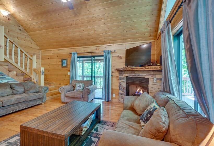 Sevierville Cabin W/ Hot Tub: 5 Mi To Pigeon Forge