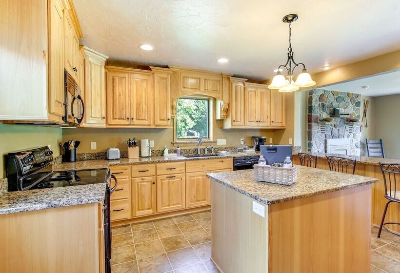 Shawano Vacation Rental: Close To Main Street!