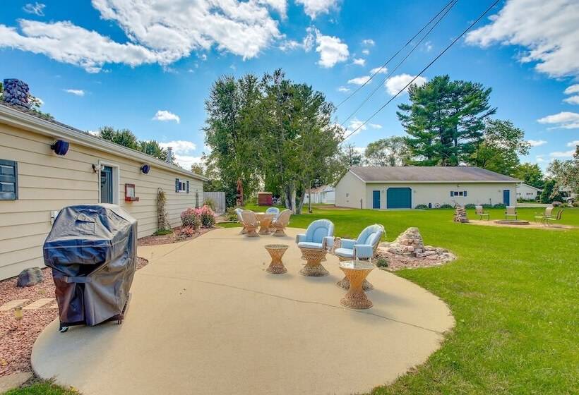 Shawano Vacation Rental: Close To Main Street!