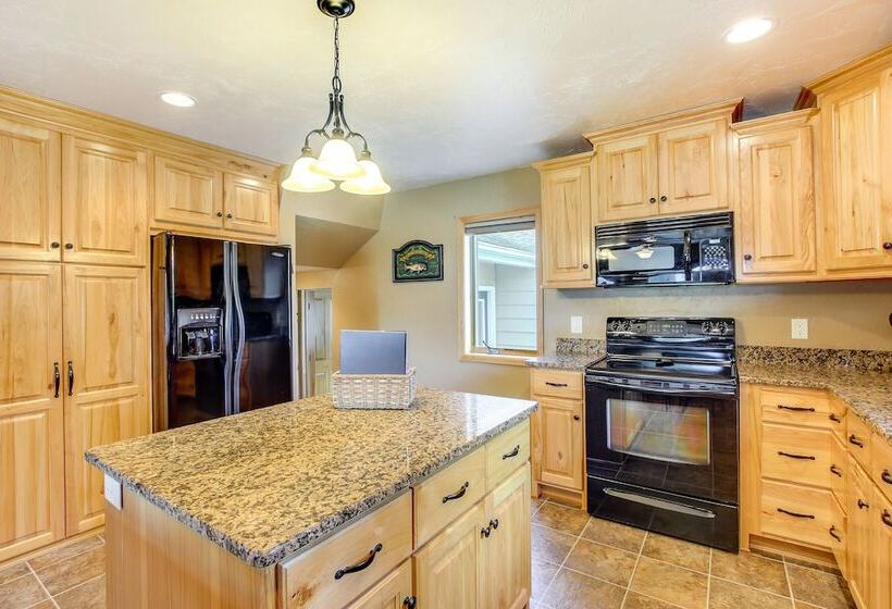 Shawano Vacation Rental: Close To Main Street!