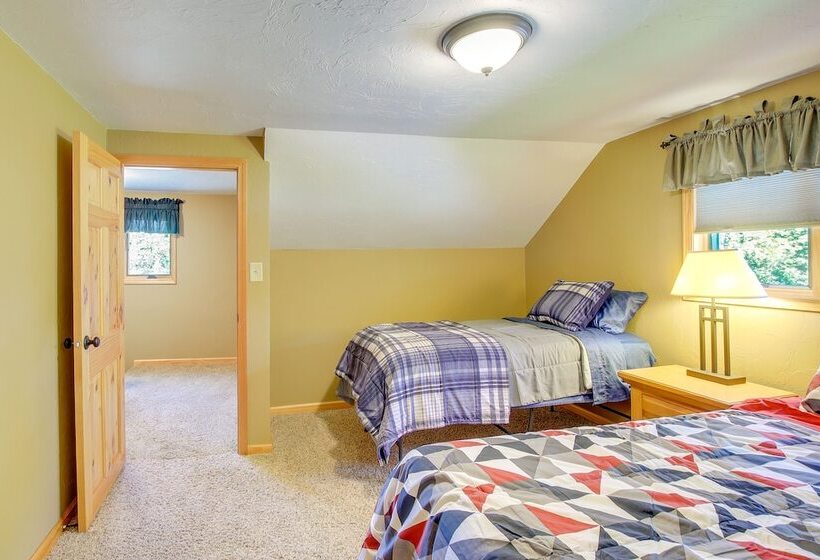 Shawano Vacation Rental: Close To Main Street!