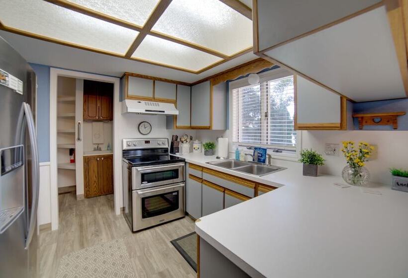 Simple + Charming Idaho Retreat W/ Patio!