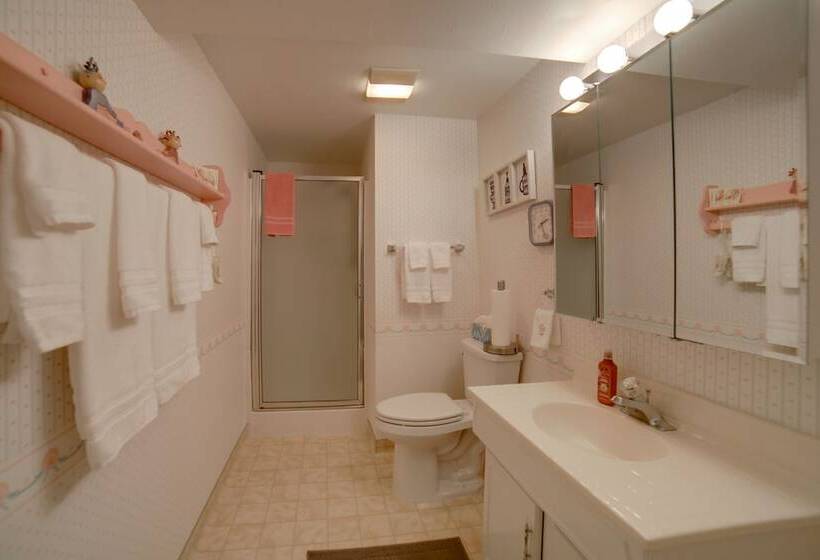 Simple + Charming Idaho Retreat W/ Patio!