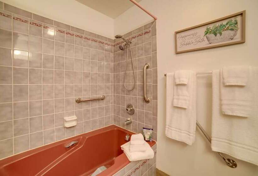 Simple + Charming Idaho Retreat W/ Patio!