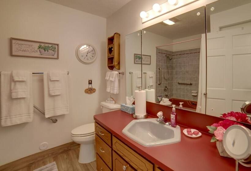 Simple + Charming Idaho Retreat W/ Patio!