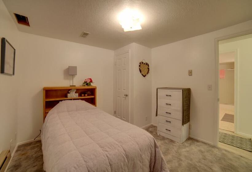 Simple + Charming Idaho Retreat W/ Patio!