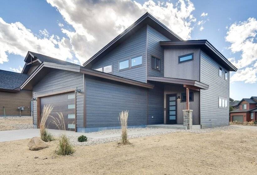 In Granby Ranch Ski Resort: Sleek Home W/ Hot Tub!
