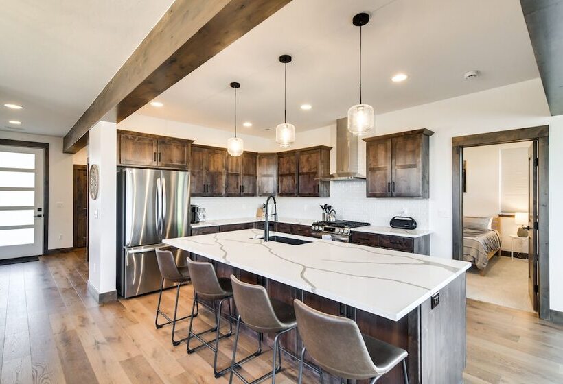 In Granby Ranch Ski Resort: Sleek Home W/ Hot Tub!