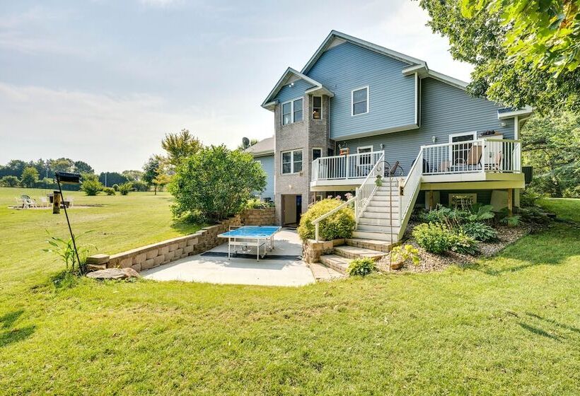 Spacious Beloit Retreat: Close To Parks & Trails!