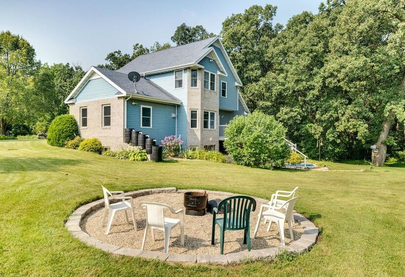 Spacious Beloit Retreat: Close To Parks & Trails!