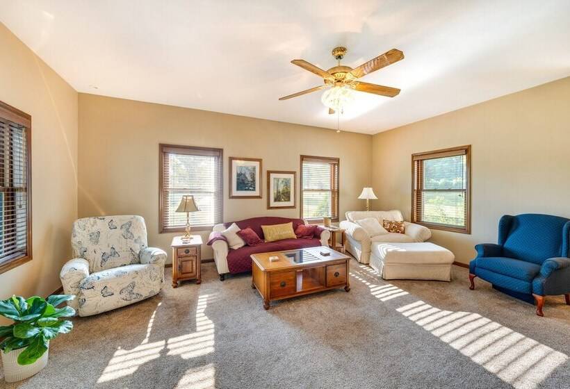 Spacious Beloit Retreat: Close To Parks & Trails!