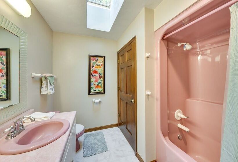 Spacious Beloit Retreat: Close To Parks & Trails!