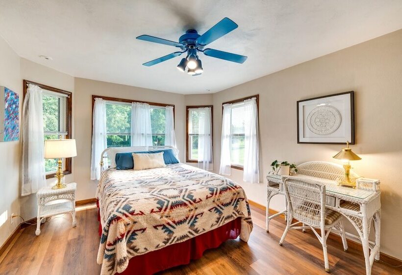 Spacious Beloit Retreat: Close To Parks & Trails!